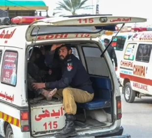 لکی مروت: پولیس وین پر خودکش حملہ، ایک اہلکار شہید، چھ زخمی