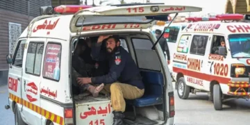 لکی مروت: پولیس وین پر خودکش حملہ، ایک اہلکار شہید، چھ زخمی 20 لکی مروت: پولیس وین پر خودکش حملہ، ایک اہلکار شہید، چھ زخمی