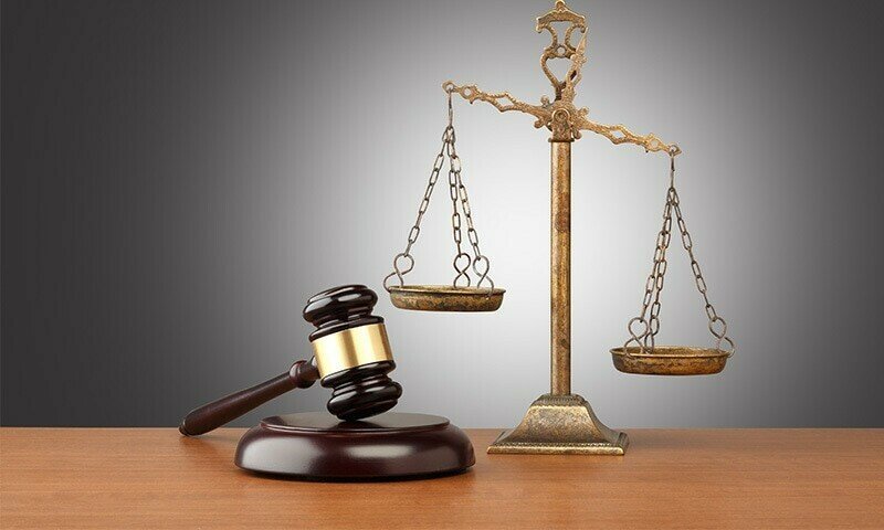 جب قاضی ہی کٹہرے میں آ کھڑا ہو