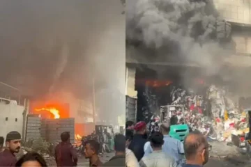 لانڈھی میں گارمنٹس فیکٹری میں آگ، شہر بھر سے فائر ٹینڈرز طلب 8 لانڈھی میں گارمنٹس فیکٹری میں آگ، شہر بھر سے فائر ٹینڈرز طلب