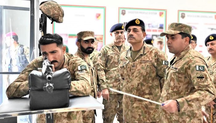 پاک فوج ہر قسم کے داخلی و خارجی چیلنجز سے نمٹنے کے لیے تیار