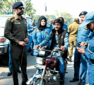 پنجاب میں ٹریفک قوانین مزید سخت، جرمانوں اور سزاؤں میں اضافہ تجویز