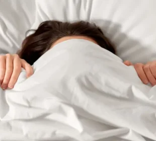 “نیندکے دوران یہ معمولی سی عادت آپکی جان لے سکتی ہے؟”