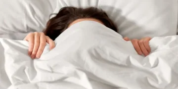 “نیندکے دوران یہ معمولی سی عادت آپکی جان لے سکتی ہے؟” 37 “نیندکے دوران یہ معمولی سی عادت آپکی جان لے سکتی ہے؟”