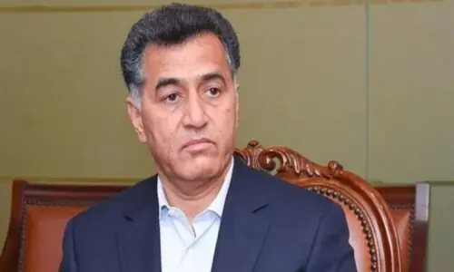 سابق آئی ایس آئی چیف فیض حمید کو فوجی عدالت نے 14 سال قید کی سزا سنادی 1 سابق آئی ایس آئی چیف فیض حمید کو فوجی عدالت نے 14 سال قید کی سزا سنادی