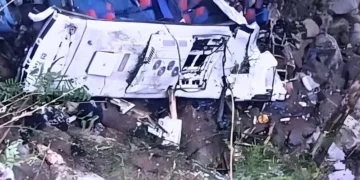 اسکول بس کھائی میں جا گری، 17 طلبا جاں بحق20 زخمی 21 اسکول بس کھائی میں جا گری، 17 طلبا جاں بحق20 زخمی