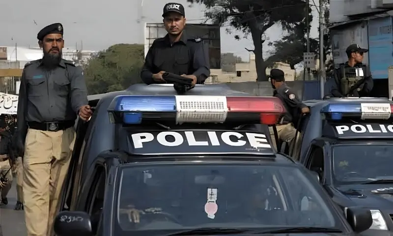 پولیس اہلکاروں پر منشیات کی مبینہ فروخت کے الزامات، وزیر داخلہ نے تحقیقات کا حکم دے دیا