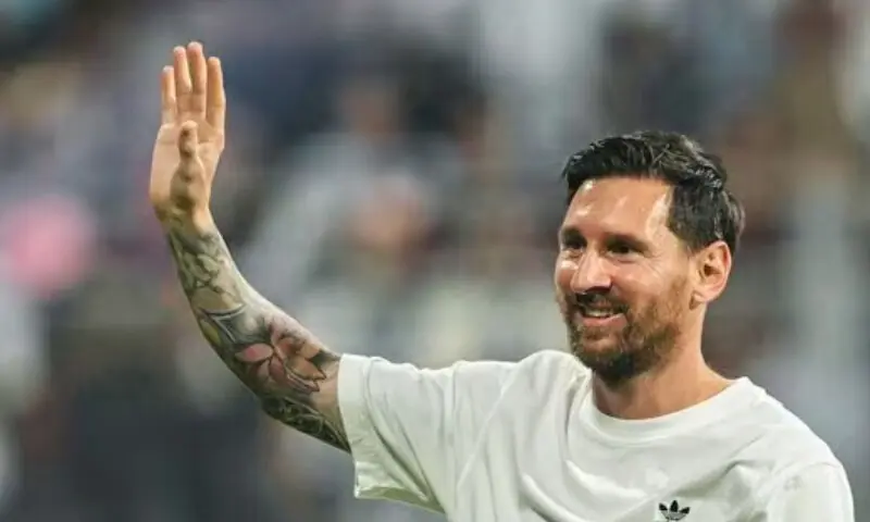 صرف چند لمحوں کا مصافحہ، قیمت ایک کروڑ روپے تک