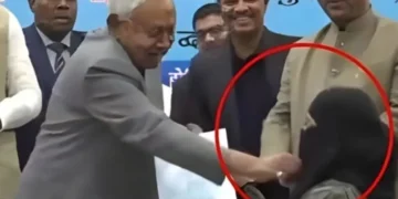 مذہبی آزادی کی پامالی: پٹنہ میں وزیراعلیٰ کی جانب سے خاتون ڈاکٹر کے نقاب پر حملہ 38 مذہبی آزادی کی پامالی: پٹنہ میں وزیراعلیٰ کی جانب سے خاتون ڈاکٹر کے نقاب پر حملہ