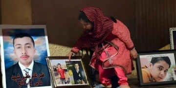 سانحہ اے پی ایس: معصوم مسکراہٹیں جو ہمیشہ کے لیے خاموش ہو گئیں 33 سانحہ اے پی ایس: معصوم مسکراہٹیں جو ہمیشہ کے لیے خاموش ہو گئیں