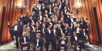 “دنیا کے امیر ترین 10افراد: دولت کے کھیل میں کون آگے ہے؟” 17 “دنیا کے امیر ترین 10افراد: دولت کے کھیل میں کون آگے ہے؟”