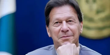 توشہ خانہ ٹو کیس: 17 سال قید کی سزا کے باوجود عمران خان مسکرا دیے 1 توشہ خانہ ٹو کیس: 17 سال قید کی سزا کے باوجود عمران خان مسکرا دیے