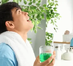 ماؤتھ واش کا زیادہ استعمال بلڈ پریشر کے لیے خطرہ بن سکتا ہے، نئی تحقیق 9 ماؤتھ واش کا زیادہ استعمال بلڈ پریشر کے لیے خطرہ بن سکتا ہے، نئی تحقیق