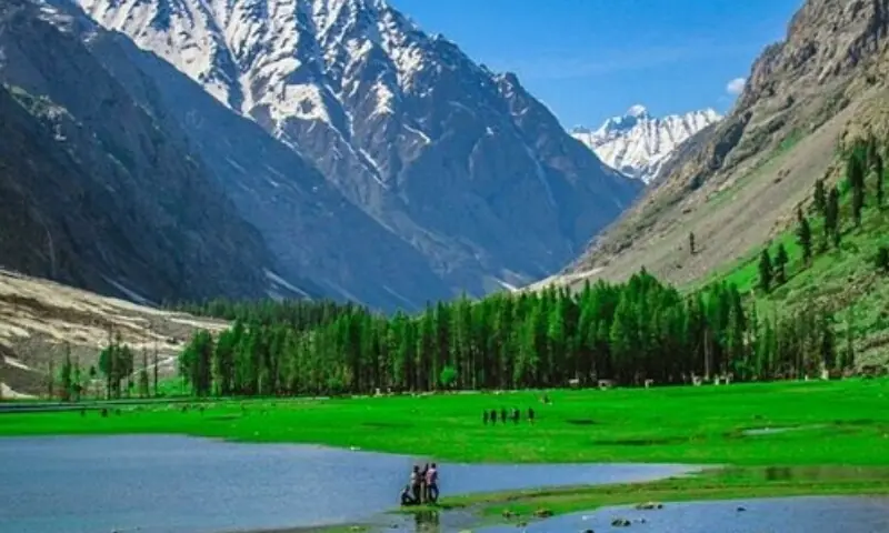 قدرتی حسن نے سب کو مسحور کر دیا، سوات اور ناران 2025 کے مقبول ترین سیاحتی مقامات