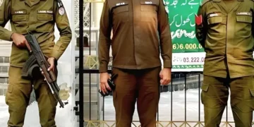 ایک ہی خاندان کے پانچ افراد کی مبینہ پولیس مقابلوں میں ہلاکت، لواحقین نے انصاف کا مطالبہ کر دیا 26 ایک ہی خاندان کے پانچ افراد کی مبینہ پولیس مقابلوں میں ہلاکت، لواحقین نے انصاف کا مطالبہ کر دیا