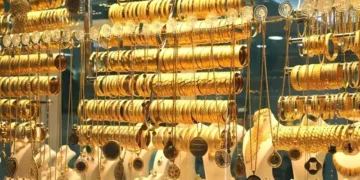 سونے کی قیمت میں تاریخی اضافہ، سرمایہ کار خوش مگر صارفین اور سُنار پریشان 25 سونے کی قیمت میں تاریخی اضافہ، سرمایہ کار خوش مگر صارفین اور سُنار پریشان