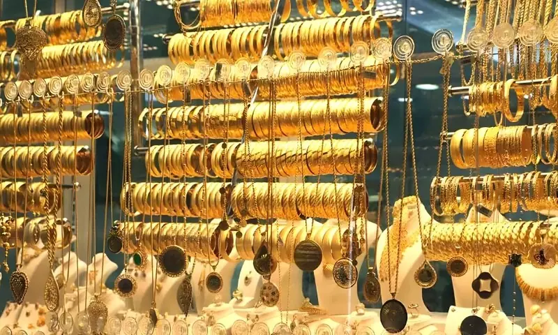 سونے کی قیمت میں تاریخی اضافہ، سرمایہ کار خوش مگر صارفین اور سُنار پریشان