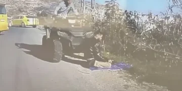 اسرائیلی اہلکار نے نماز پڑھتے فلسطینی کو گاڑی سے ٹکر مار دی 22 اسرائیلی اہلکار نے نماز پڑھتے فلسطینی کو گاڑی سے ٹکر مار دی