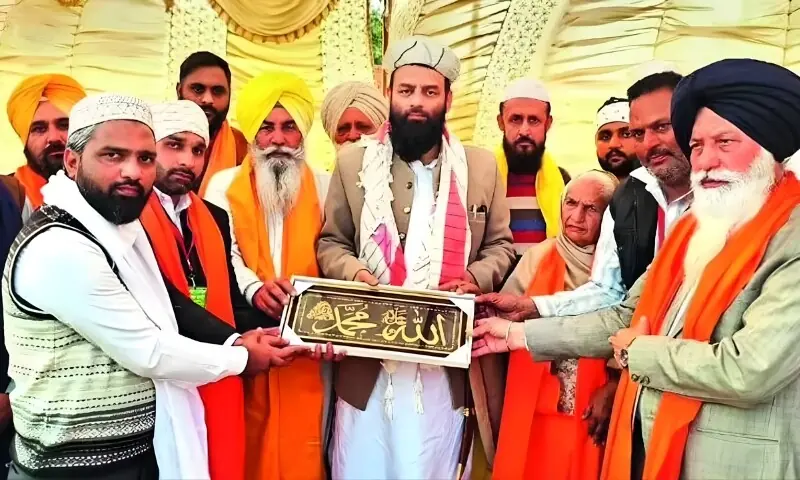 پنجاب میں سکھ خاتون کی مثال: مسلمانوں کے لیے ذاتی زمین پر مسجد کی تعمیر