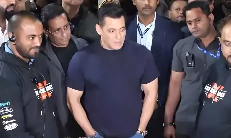 سلمان خان نے 60ویں سالگرہ قریبی دوستوں اور خاندان کے ساتھ منائی 1 سلمان خان نے 60ویں سالگرہ قریبی دوستوں اور خاندان کے ساتھ منائی