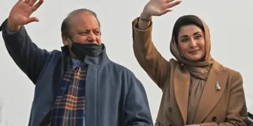 نواز شریف اور مریم نواز دبئی کے لیے روانہ