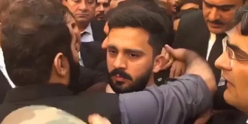 کراچی: معروف یوٹیوبر رجب بٹ پر وکلا کا تشدد، عبوری ضمانت میں توسیع