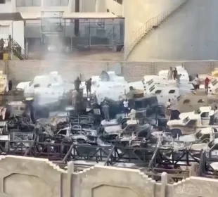 سعودی فضائی کارروائی، اماراتی ہتھیار لے جانے والے جہاز ہدف