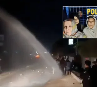 اڈیالہ جیل: ملاقات کی اجازت نہ ملنے پر پی ٹی آئی کا دھرنا، واٹر کینن کا استعمال