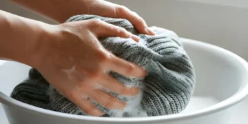 سردیوں میں اونی کپڑوں کی درست دیکھ بھال کیوں ضروری ہے؟ ماہرین کی اہم ہدایات 25 سردیوں میں اونی کپڑوں کی درست دیکھ بھال کیوں ضروری ہے؟ ماہرین کی اہم ہدایات