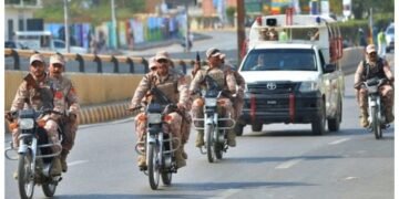 کراچی میں رینجرز کی تعیناتی ایک سال کے لیے مزید بڑھا دی گئی 25 کراچی میں رینجرز کی تعیناتی ایک سال کے لیے مزید بڑھا دی گئی