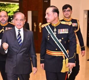 حکومت نے عسکری قیادت سے اختلافات کی خبروں کی تردید کر دی