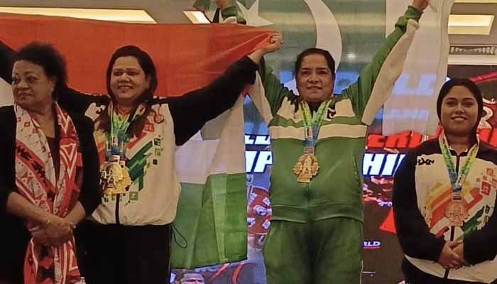 راولپنڈی کی انسپکٹر ارم خانم نے عالمی پاور لفٹنگ چیمپئن شپ میں گولڈ میڈل جیت لیا 1 راولپنڈی کی انسپکٹر ارم خانم نے عالمی پاور لفٹنگ چیمپئن شپ میں گولڈ میڈل جیت لیا