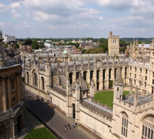 برطانوی جامعات نے پاکستانی اور بنگلادیشی طلبہ کے داخلے عارضی طور پر روک دیے