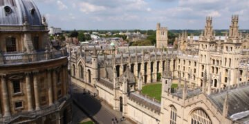 برطانوی جامعات نے پاکستانی اور بنگلادیشی طلبہ کے داخلے عارضی طور پر روک دیے 28 برطانوی جامعات نے پاکستانی اور بنگلادیشی طلبہ کے داخلے عارضی طور پر روک دیے