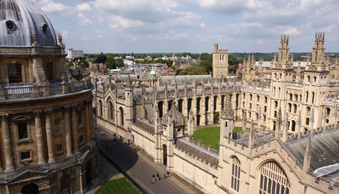 برطانوی جامعات نے پاکستانی اور بنگلادیشی طلبہ کے داخلے عارضی طور پر روک دیے