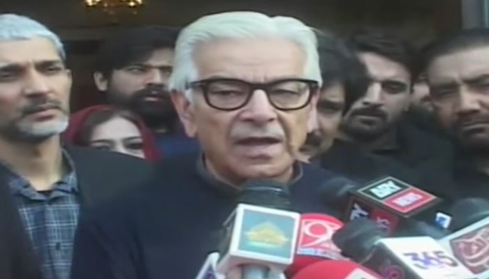 سیاست کریں مگر ریاست کی عزت کو نہ للکاریں، خواجہ آصف کی تنبیہ