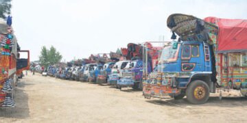 ٹریفک آرڈیننس 2025 کی واپسی کا مطالبہ؛ ٹرانسپورٹ مکمل بند