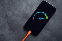 کیا فاسٹ چارجنگ سے فون کی بیٹری جلد خراب ہوتی ہے؟