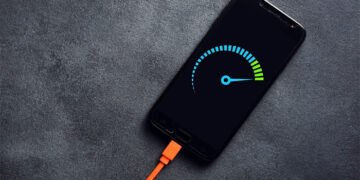 کیا فاسٹ چارجنگ سے فون کی بیٹری جلد خراب ہوتی ہے؟