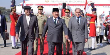 نور خان ائیر بیس پر انڈونیشین صدر کا شاندار استقبال، 21 توپوں کی سلامی