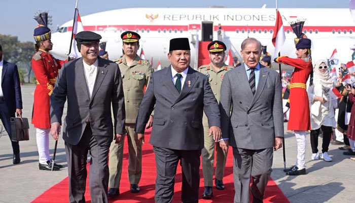 نور خان ائیر بیس پر انڈونیشین صدر کا شاندار استقبال، 21 توپوں کی سلامی