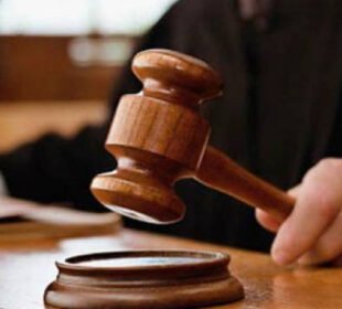 ایڈیشنل سیشن جج کے چیمبر سے دو سیب چوری، مقدمہ درج 7 ایڈیشنل سیشن جج کے چیمبر سے دو سیب چوری، مقدمہ درج