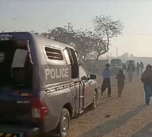 شکارپور میں پولیس کی کارروائی، 9 ملزمان ہلاک، دو ڈی ایس پیز زخمی 6 شکارپور میں پولیس کی کارروائی، 9 ملزمان ہلاک، دو ڈی ایس پیز زخمی
