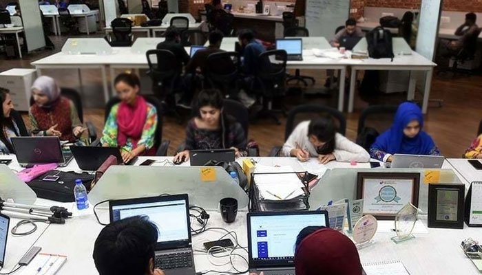 وفاقی سرکاری ملازمتوں میں خواتین کی نمائندگی کے تازہ اعداد و شمار جاری