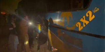 گھوٹکی: اغوا کیے گئے مسافروں میں سے 11 بازیاب، سرچ آپریشن جاری 2 گھوٹکی: اغوا کیے گئے مسافروں میں سے 11 بازیاب، سرچ آپریشن جاری