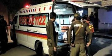 سرگودھا میں پولیس موبائل ٹرین سے ٹکرانے سے 2 اہلکارشہید 35 سرگودھا میں پولیس موبائل ٹرین سے ٹکرانے سے 2 اہلکارشہید