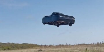 دنیا کی پہلی اڑنے والی برقی گاڑی کی پیداوار شروع، سائنس فکشن حقیقت بن گئی 27 دنیا کی پہلی اڑنے والی برقی گاڑی کی پیداوار شروع، سائنس فکشن حقیقت بن گئی