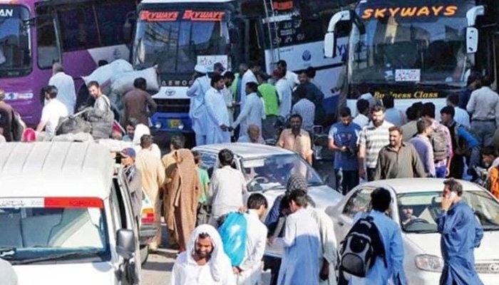 لاہور: ڈیزل کی قیمت میں کمی کے بعد کرایوں میں کمی کی ہدایت