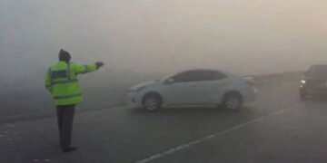 شدید دھند کے ساتھ فضائی آلودگی خطرناک حد تک پہنچ گئی 3 شدید دھند کے ساتھ فضائی آلودگی خطرناک حد تک پہنچ گئی