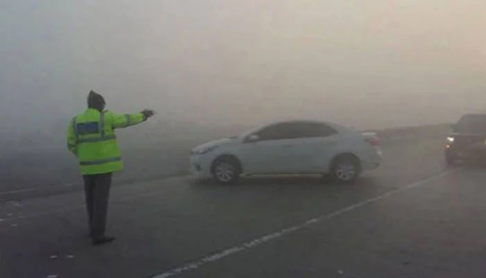 شدید دھند کے ساتھ فضائی آلودگی خطرناک حد تک پہنچ گئی